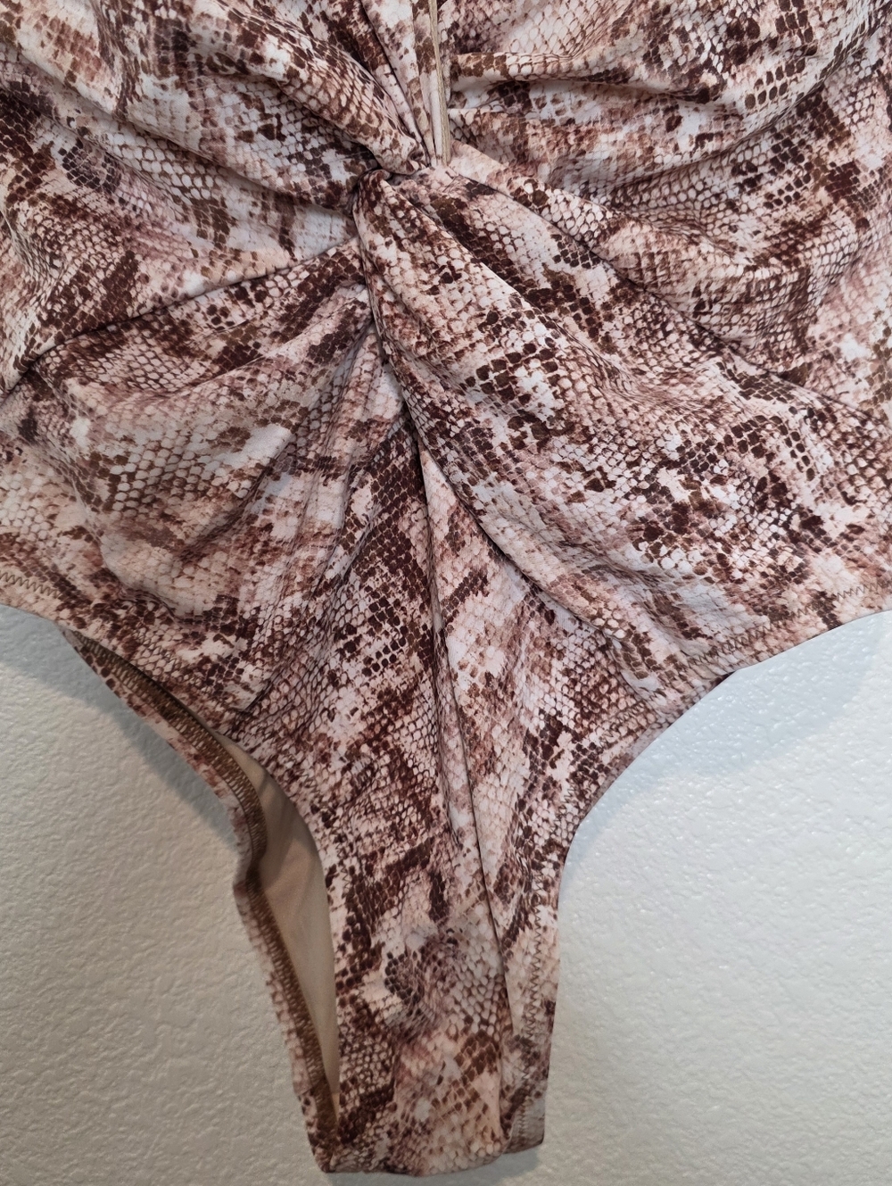 Victoria Secret Twist Plunge Sexy One-piece Swimsuit Snakeprint NWT Size Large - Picture 9 of 13